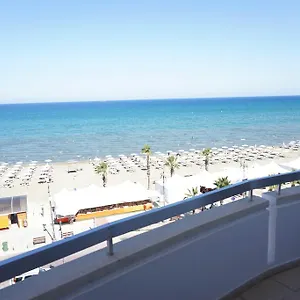 Lazuli Sea View Beachfront Ap 43 Ларнака